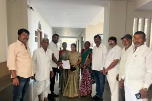  రైతులకు వెంటనే రుణమాఫీ చేయాలి జిల్లా వ్యవసాయ అధికారి కి  వినతి పత్రం 