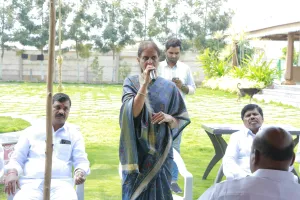 కాంగ్రెస్ హామీలపై ప్రజలు ప్రశ్నించేలా పోరాటం చేయాలి