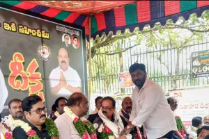 బీసీలకు న్యాయం చేయాలి – ధర్నా చౌక్‌లో నిరాహార దీక్ష