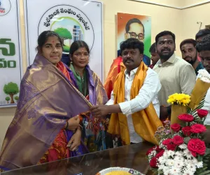 నూతన చైర్మన్ ను సన్మానించిన బీఆర్ఎస్ ప్రధాన కార్యదర్శి సుదర్శన్