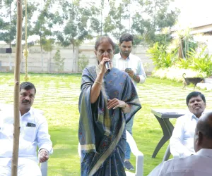 కాంగ్రెస్ హామీలపై ప్రజలు ప్రశ్నించేలా పోరాటం చేయాలి