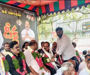 బీసీలకు న్యాయం చేయాలి – ధర్నా చౌక్‌లో నిరాహార దీక్ష